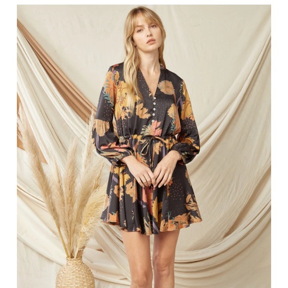entro Dresses & Skirts - Entro Black & Purple Floral Lace Sleeve Mini Dress